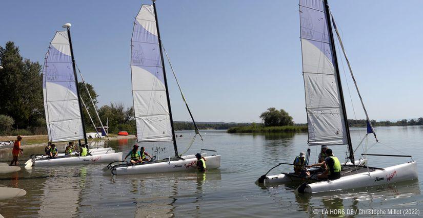 Initiation voile catamaran à Lyon pour ado et parent, Grand Parc Miribel Jonage